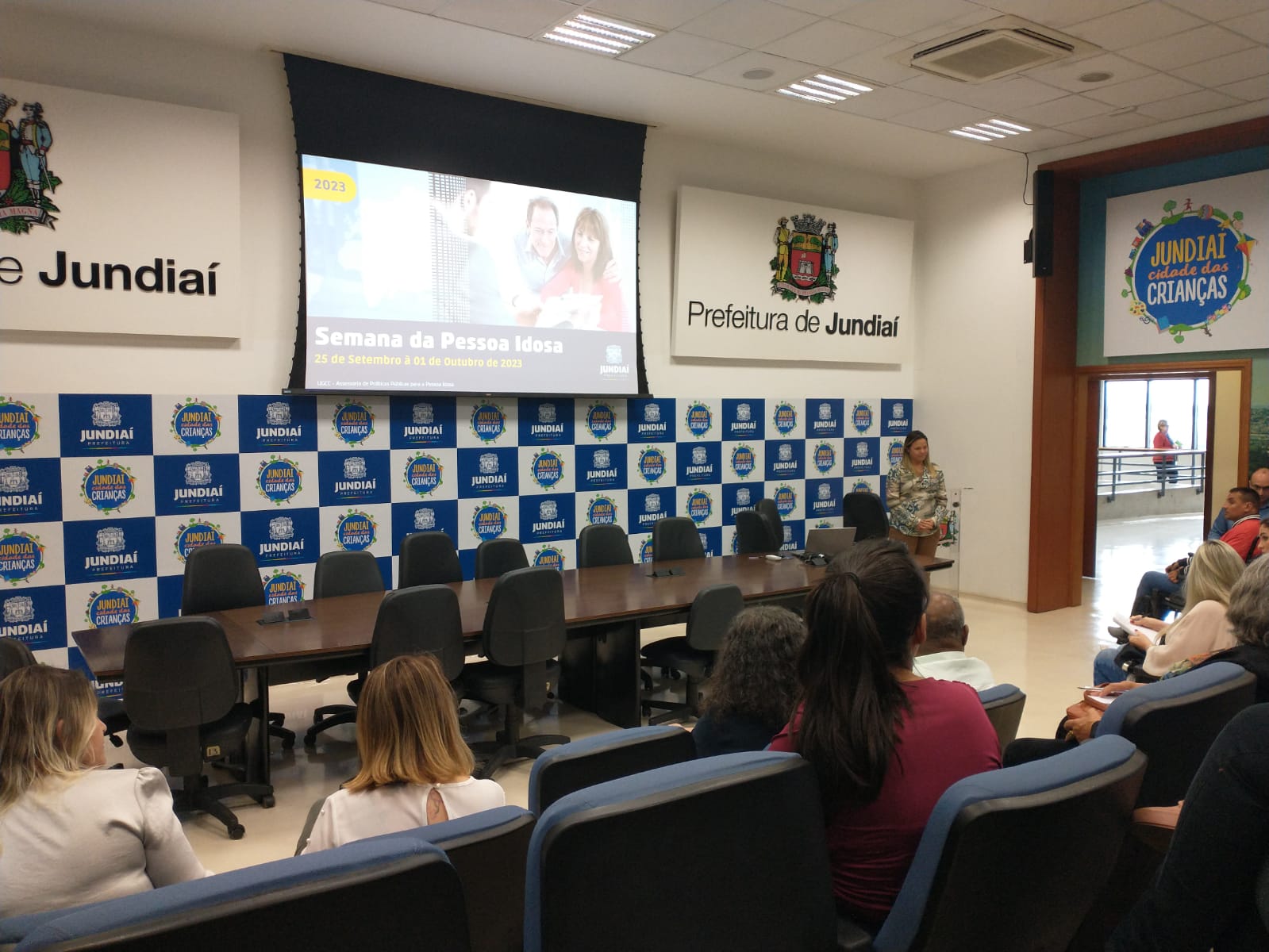Prefeitura dá início a preparativos para a Semana da Pessoa Idosa