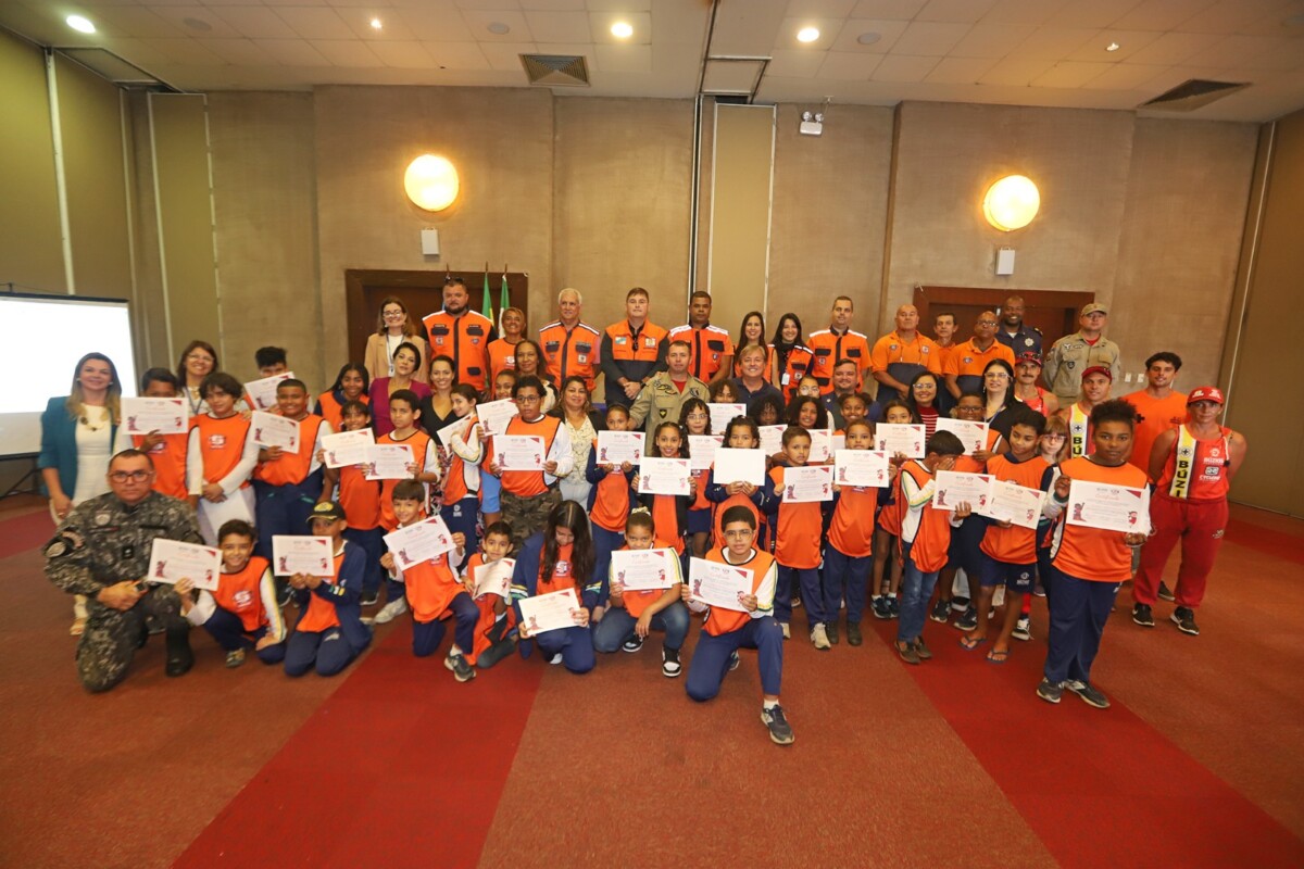 Defesa Civil de Búzios entrega certificado de participação as crianças do “Projeto Defesa Civil Mirim”