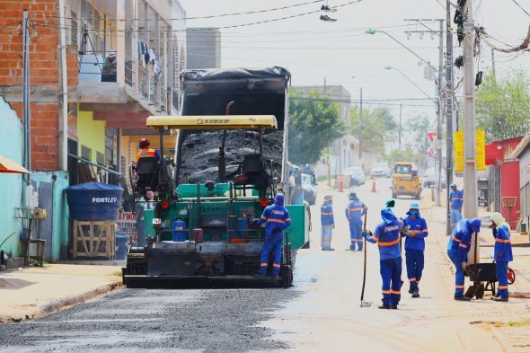 Prefeitura de Cuiab | Secretaria de Obras inicia operao de recapeamento em vias do Parque Cuiab