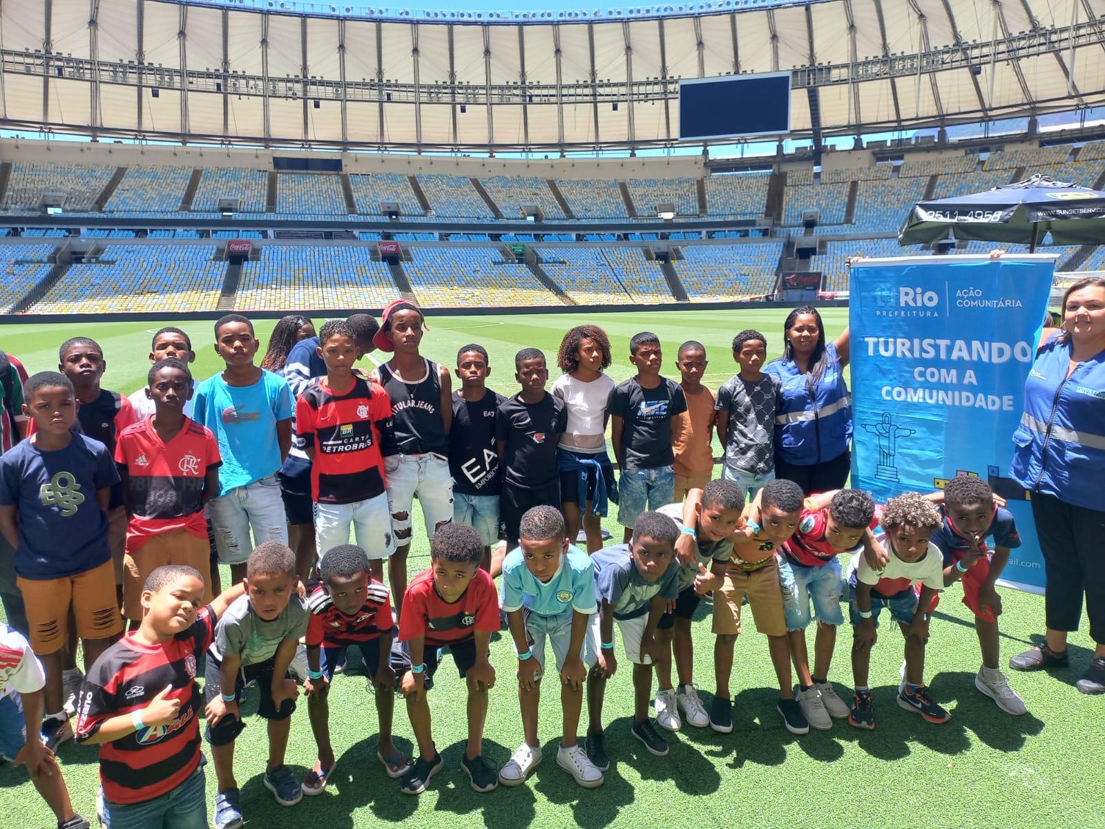 Prefeitura leva crianças e adolescentes do Morro do Amor, no Complexo do Lins, para conhecer o Maracanã - Prefeitura da Cidade do Rio de Janeiro