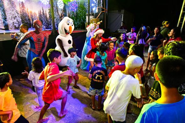 Prefeitura de Cuiab | Toda a alegria do Natal da Gente 2023: Morador do Jardim Colorado compartilha o encanto festivo