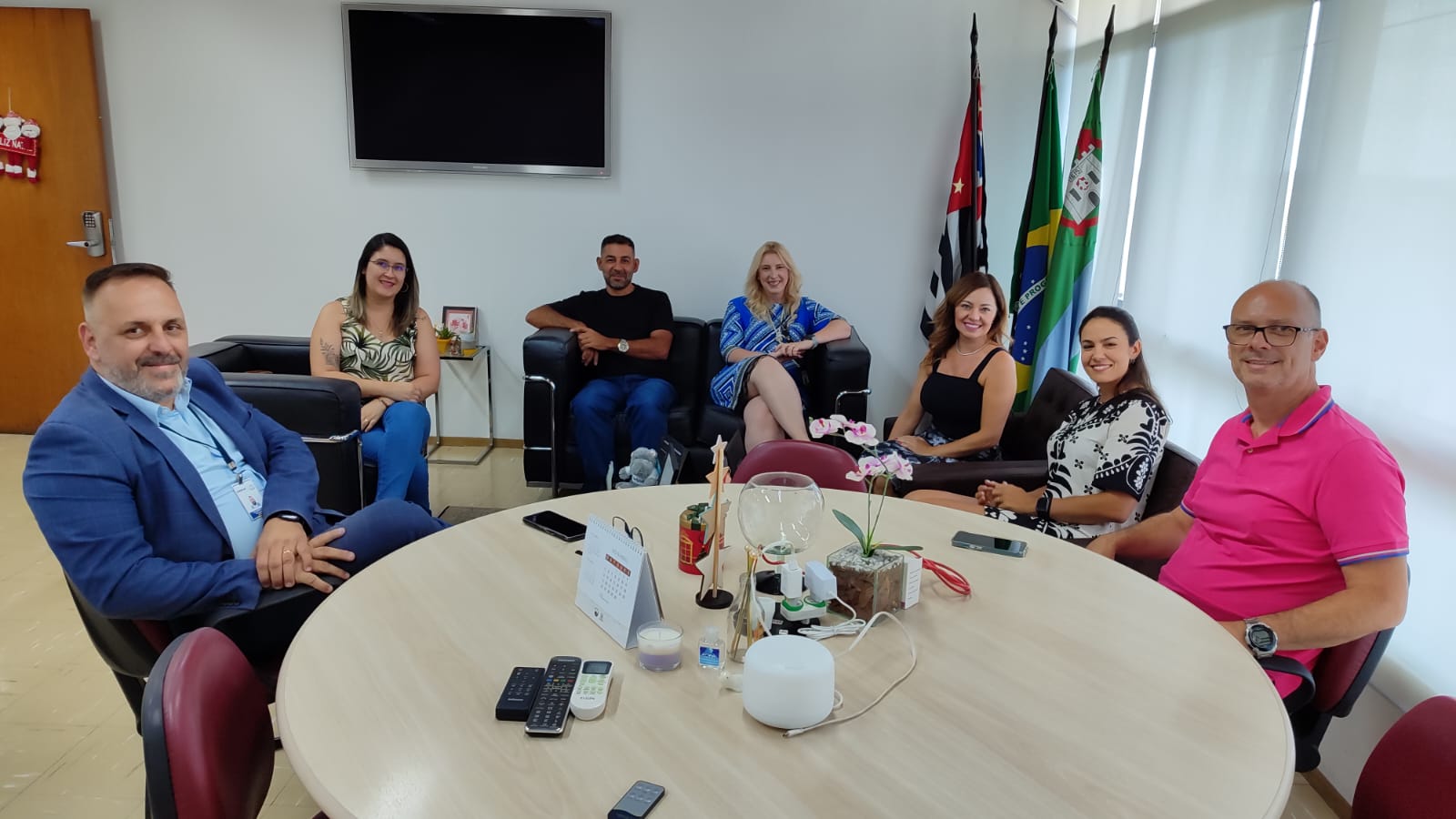Prefeitura recebe representantes da Câmara Municipal de Jambeiro-SP