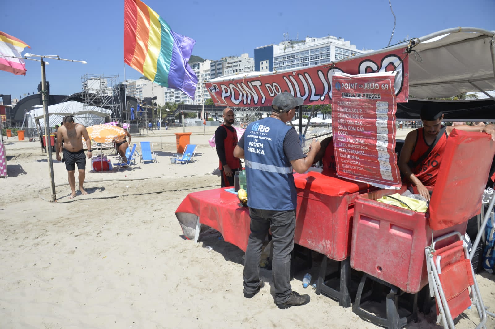 Seop divulga horário especial para os barraqueiros de praia que irão trabalhar no réveillon - Prefeitura da Cidade do Rio de Janeiro