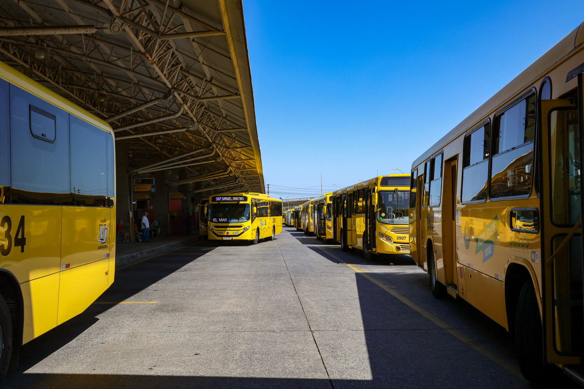 Contra o calor: ônibus com ar-condicionado é investimento no bem-estar da população