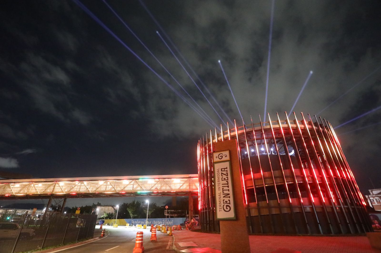 Prefeitura apresenta iluminação especial no Terminal Intermodal Gentileza - Prefeitura da Cidade do Rio de Janeiro