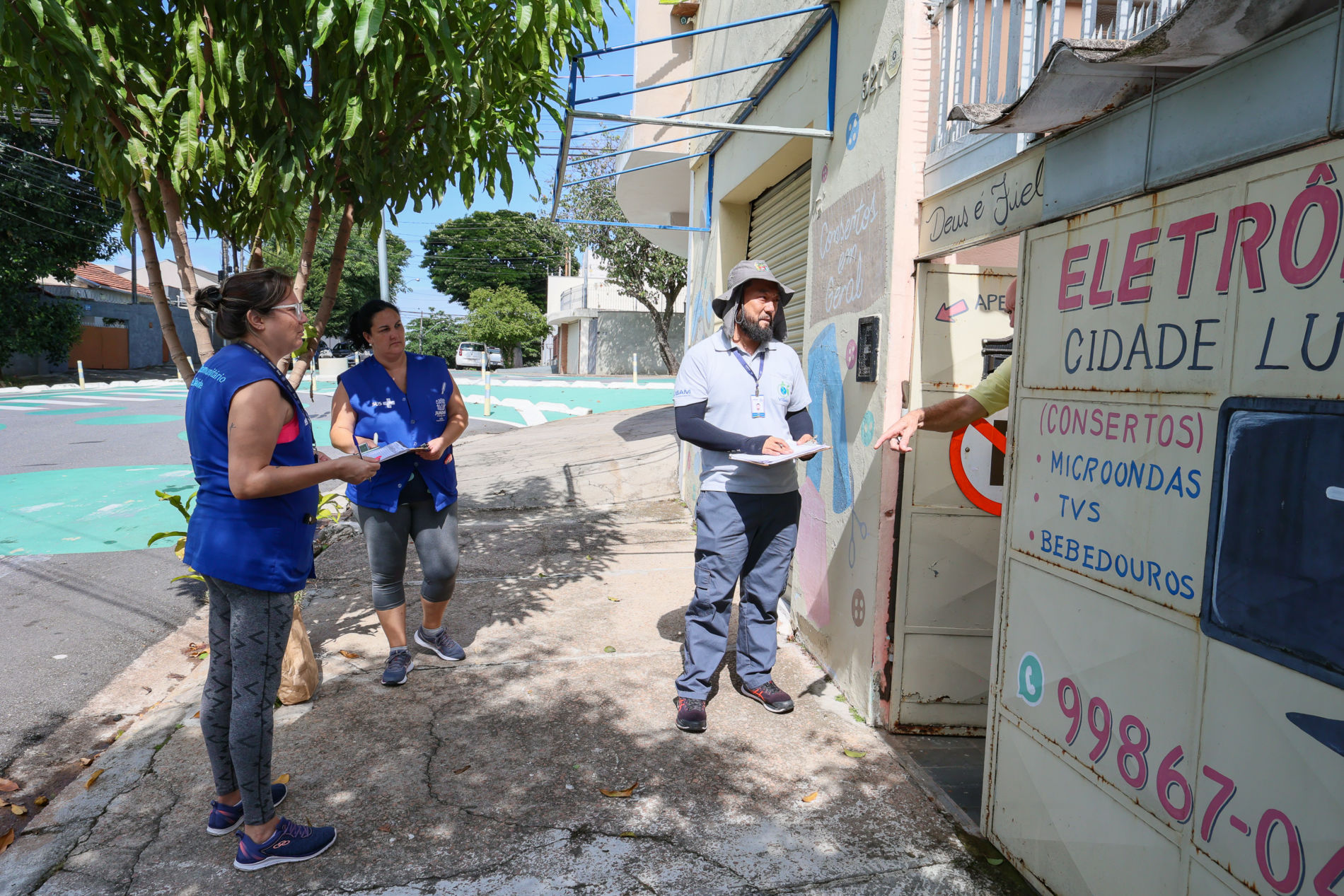 Combate à dengue: equipes reforçam orientações na Vila Hortolândia