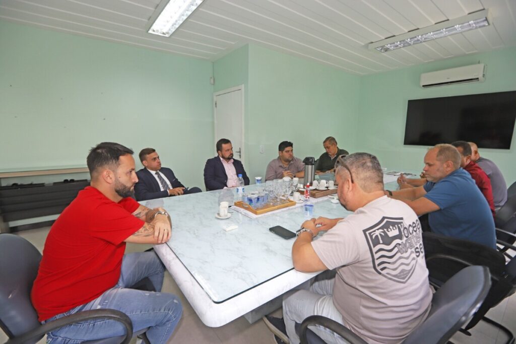 O Prefeito Interino, Rafael Aguiar, recebe Associação de Guardas Municipais de Búzios