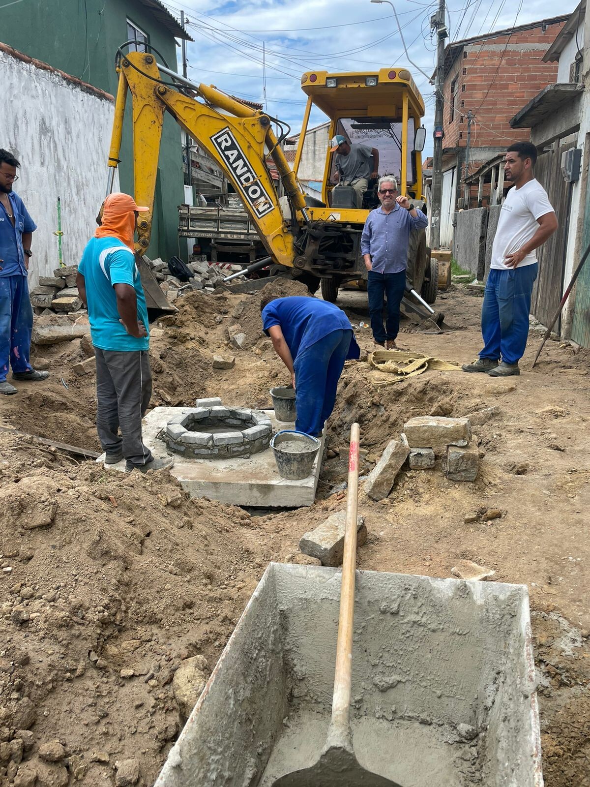 Prefeitura de Búzios inicia obra de drenagem e pavimentação na rua Brasil no bairro Cem Braças