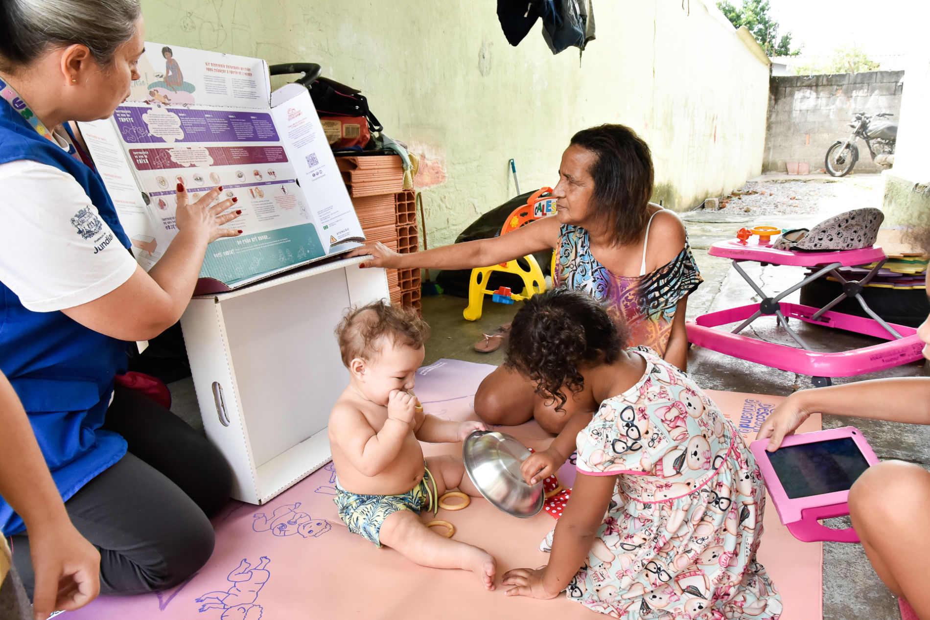 Kits de brincar são entregues a famílias de Jundiaí